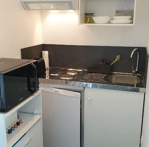 Independant Au Calme 招待所 3*